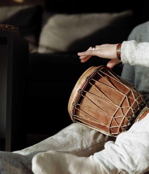 Abstract gentle flow rhythm for daily comfort